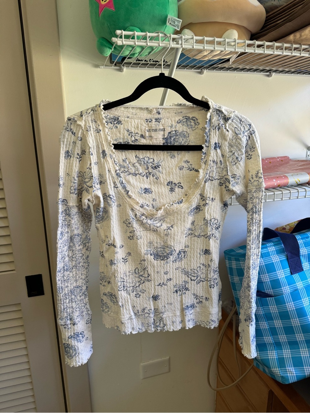 Free People We The Free White & Blue Floral Long Sleeve Scoop Neck Thermal Top